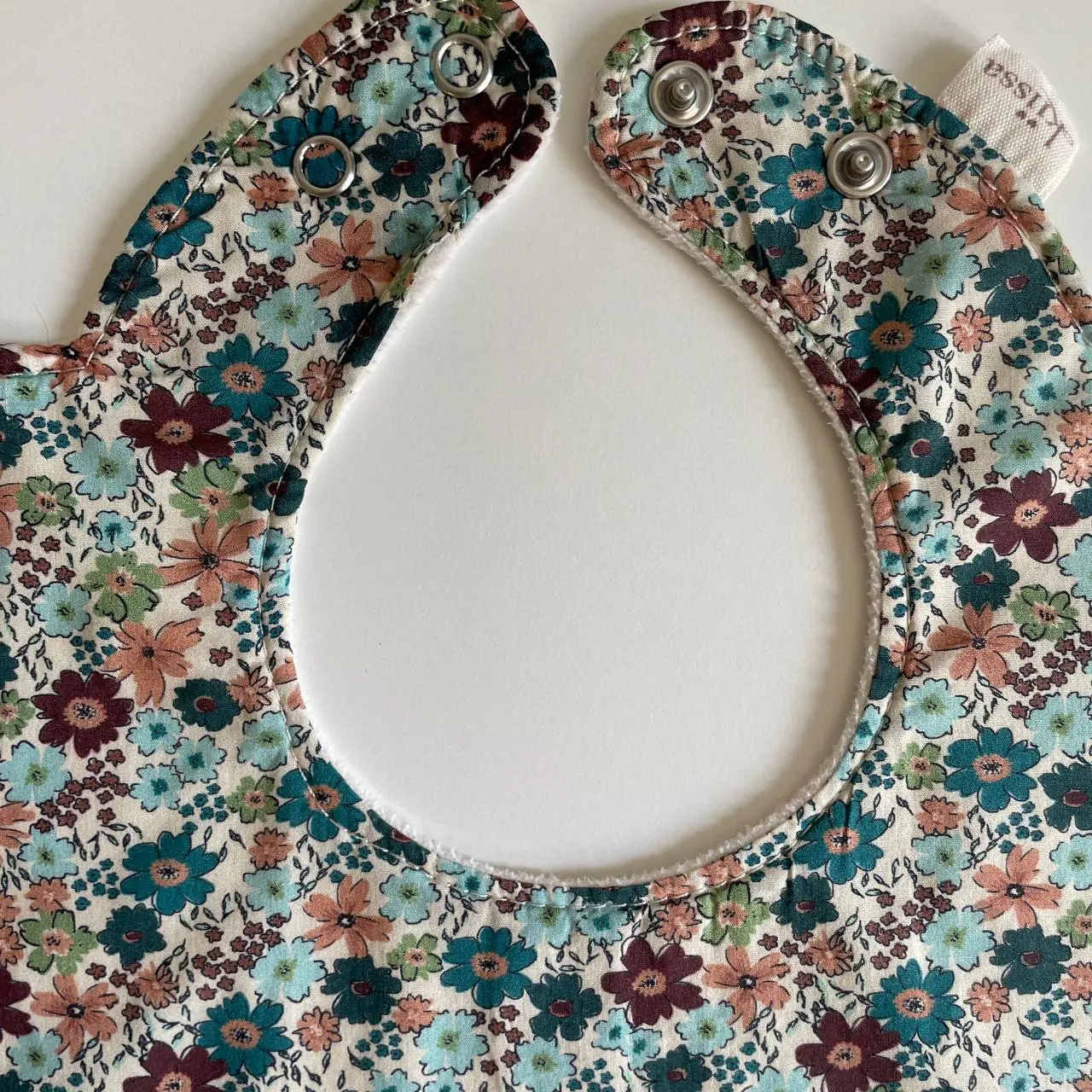 Flower-shaped bib from the selected collection — photo 15